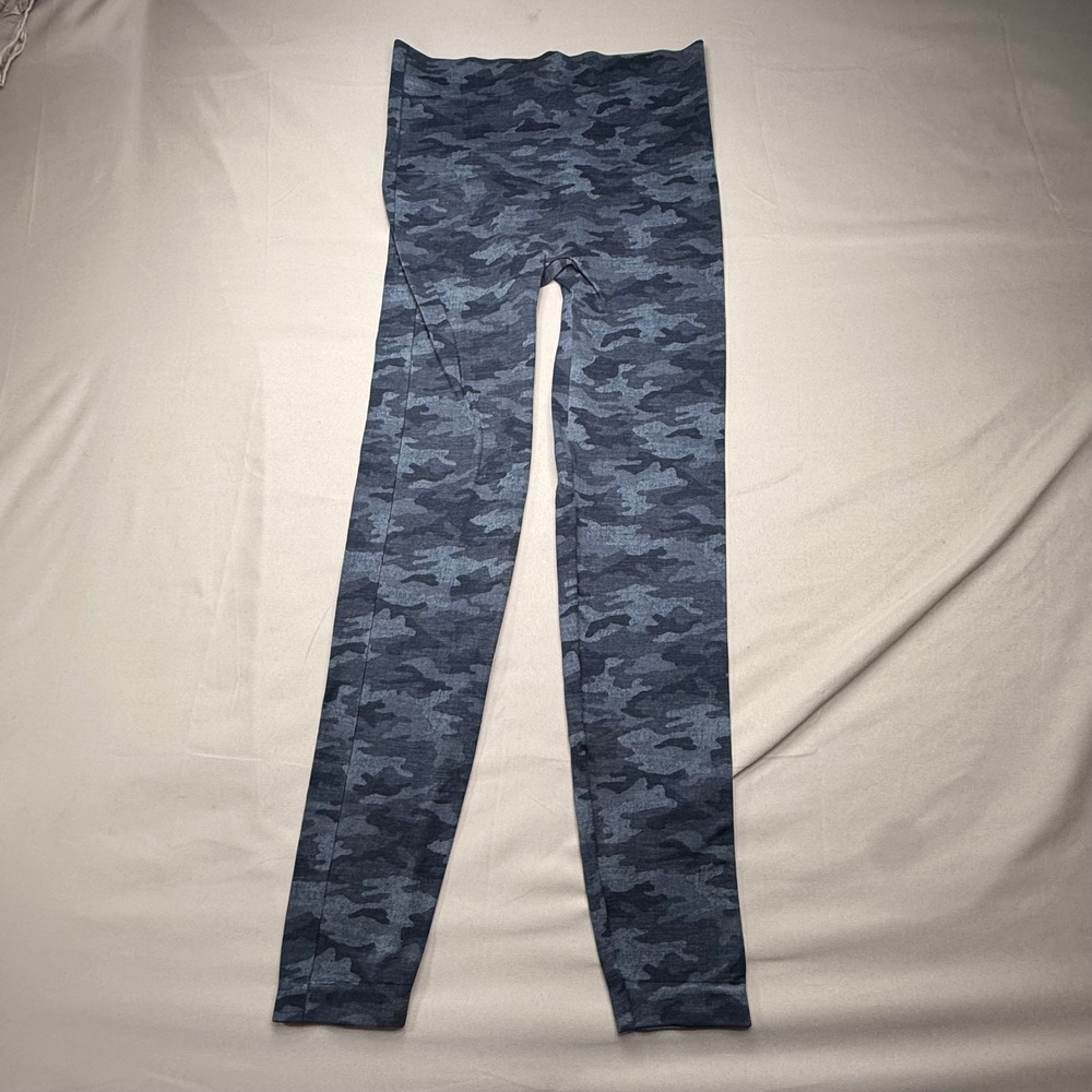 Spanx Look At Me Now Seamless Camo Leggings black and grey Camouflage Large